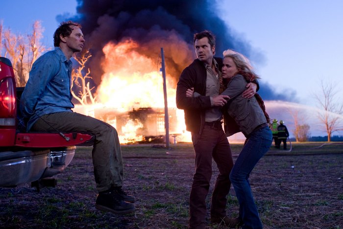Timothy Olyphant in a burning building scene