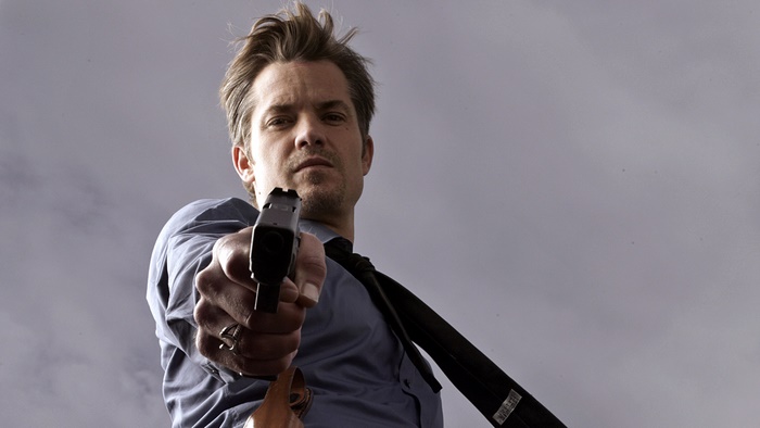 Timothy Olyphant aiming a handgun