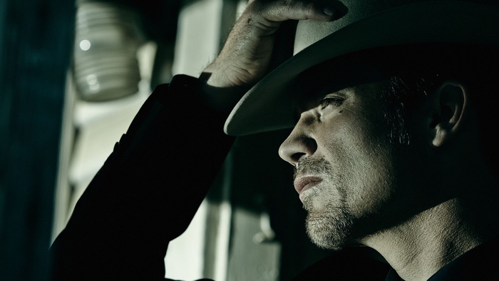 Timothy Olyphant wearing a cowboy hat