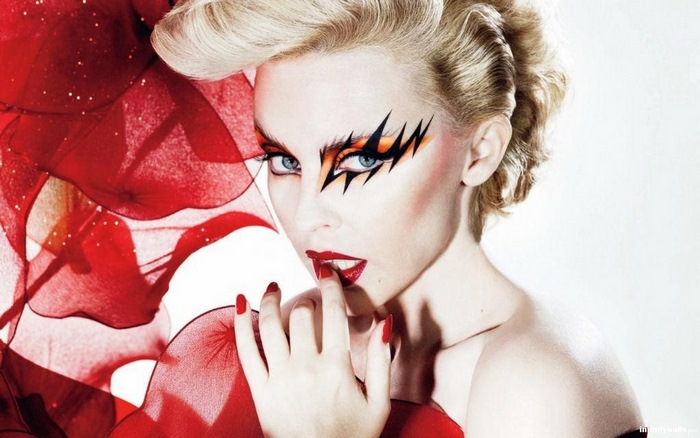 Kylie Minogue with dramatic makeup