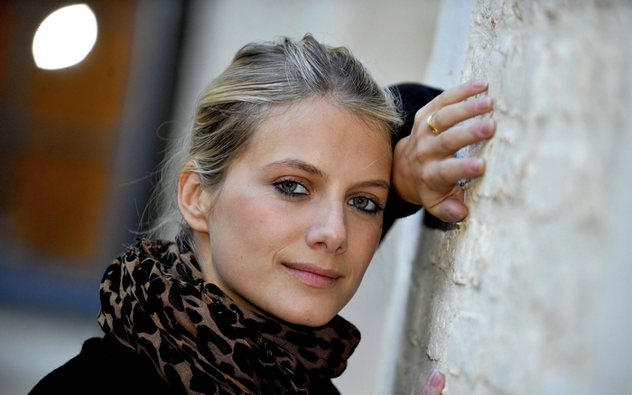 Mélanie Laurent leaning on a wall