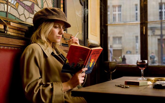 Mélanie Laurent reading a book in a cafe