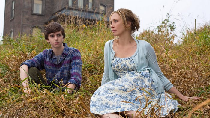 Freddie Highmore in Bates Motel