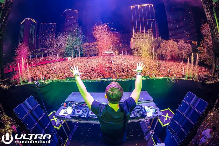 DJ Hardwell performs at Ultra Music Festival