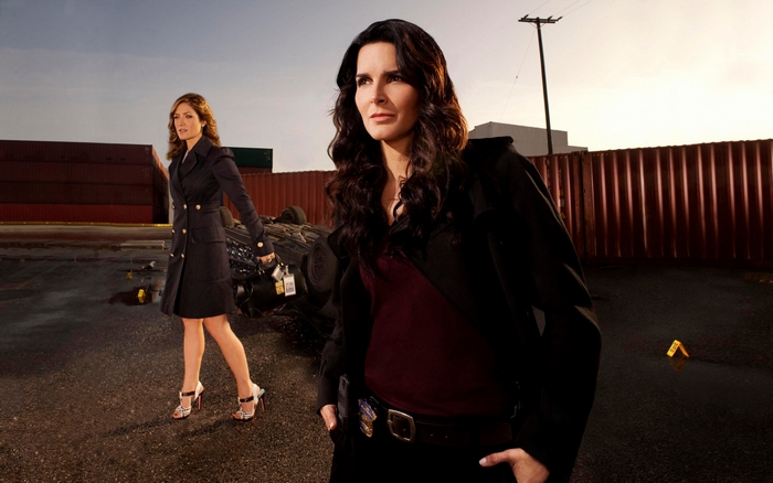 Sasha Alexander and Angie Harmon at a crime scene