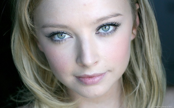 Elisabeth Harnois close-up portrait