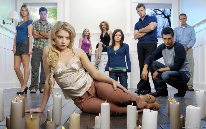 Elisabeth Harnois and cast of a show