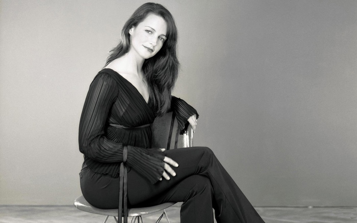 Kristin Davis sitting on a chair