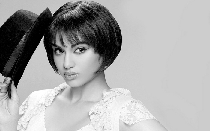 Adah Sharma posing with a hat