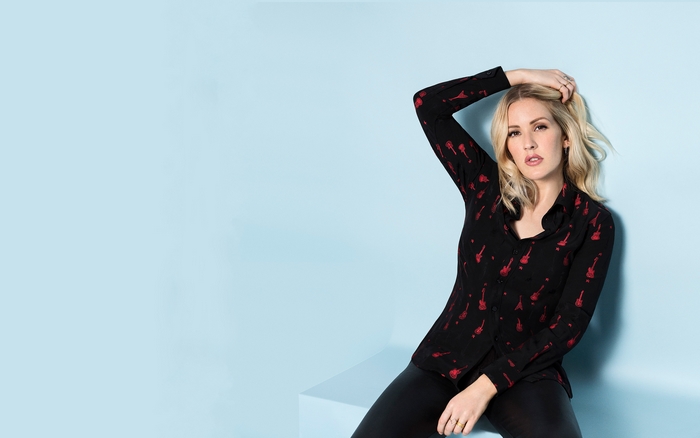 Ellie Goulding posing with hand on head