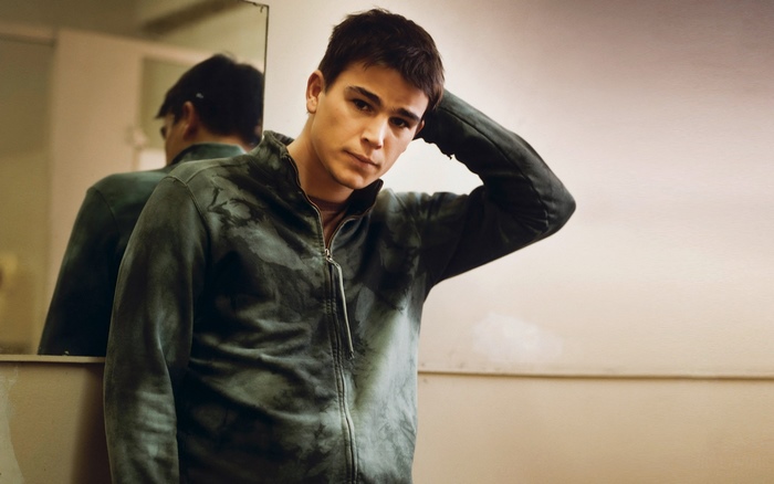 Josh Hartnett in a dark jacket