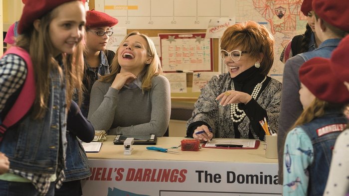 Melissa McCarthy and girls at a table