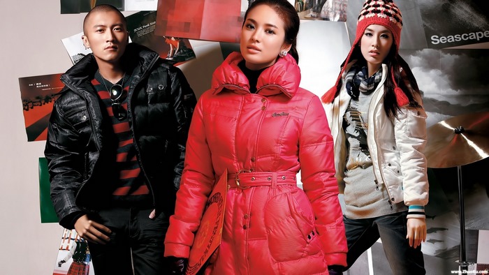 Song Hye-kyo and two models wearing winter jackets