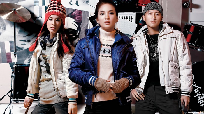 Song Hye-kyo and two models in winter fashion