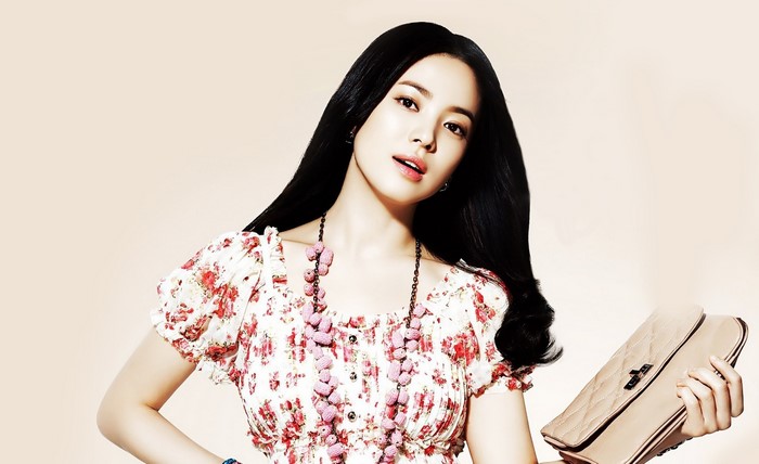 Song Hye-kyo with handbag and floral dress