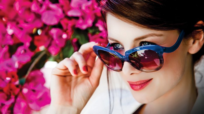 Caitriona Balfe wearing sunglasses
