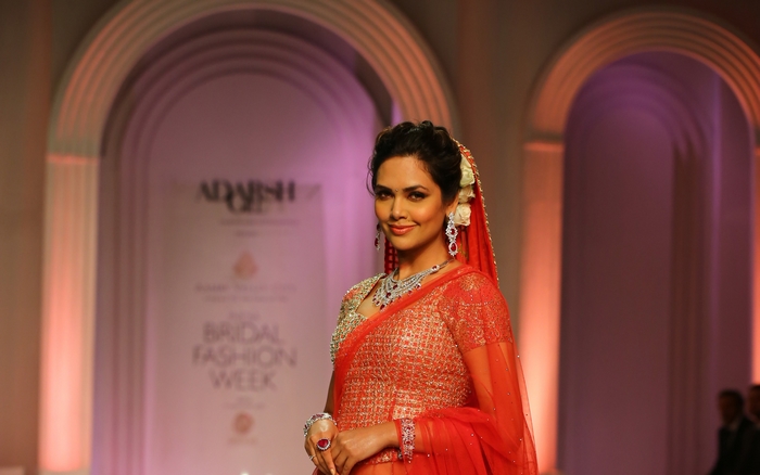 Esha Gupta at Bridal Fashion Week
