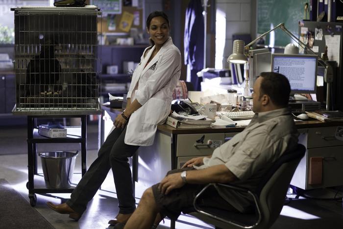 Kevin James and Rosario Dawson in a laboratory