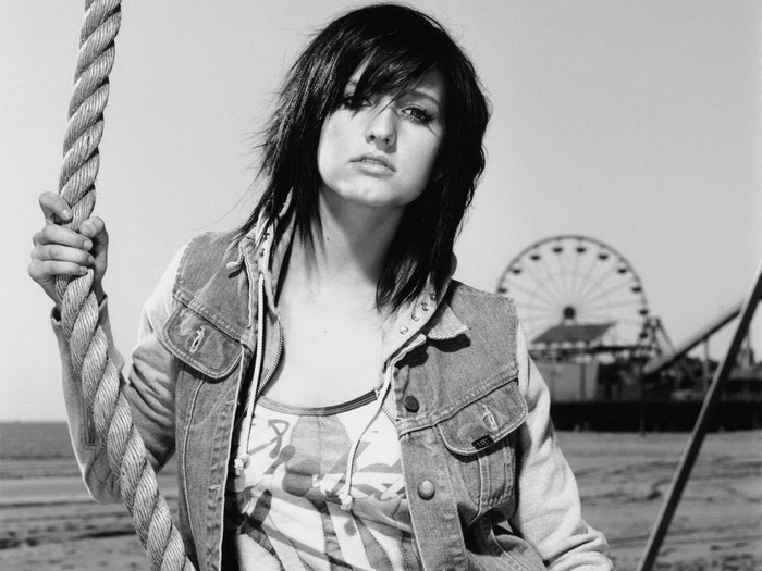 Ashlee Simpson on a swing at the pier