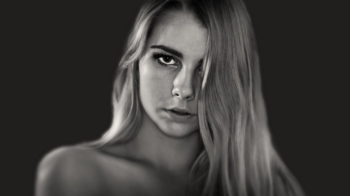 Black and white portrait of a woman