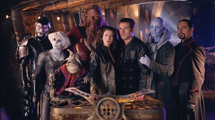 Farscape characters standing together