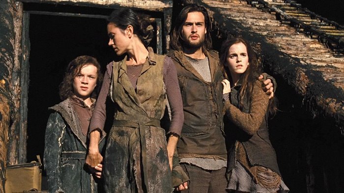Douglas Booth and cast in Noah