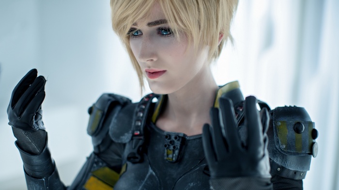 Tracer from Overwatch Cosplay