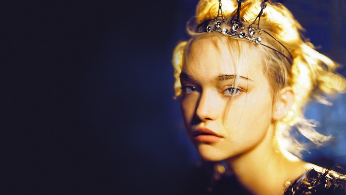 Gemma Ward wearing a crown