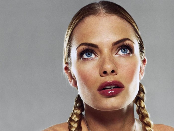 Jaime Pressly looking up