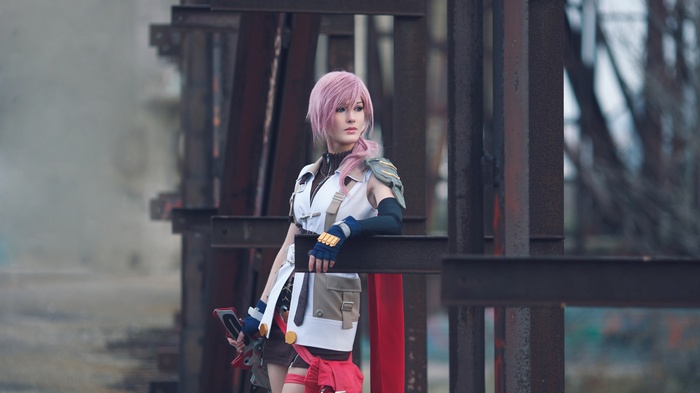 Lightning from Final Fantasy XIII cosplay