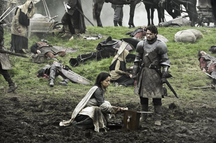 Talisa Stark and Robb Stark in battle aftermath
