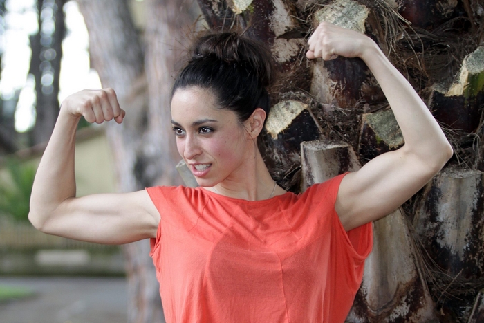 Oona Chaplin flexing her biceps