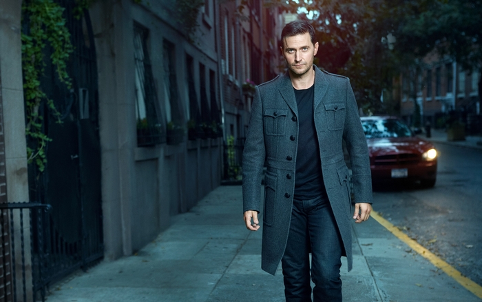 Richard Armitage on a city street