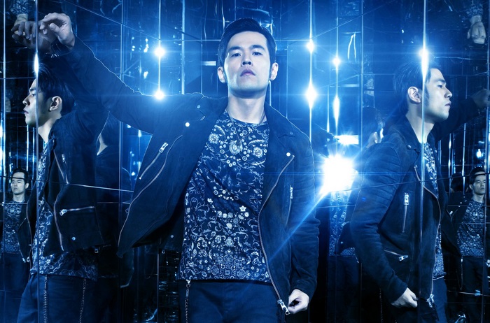 Jay Chou in a mirrored room