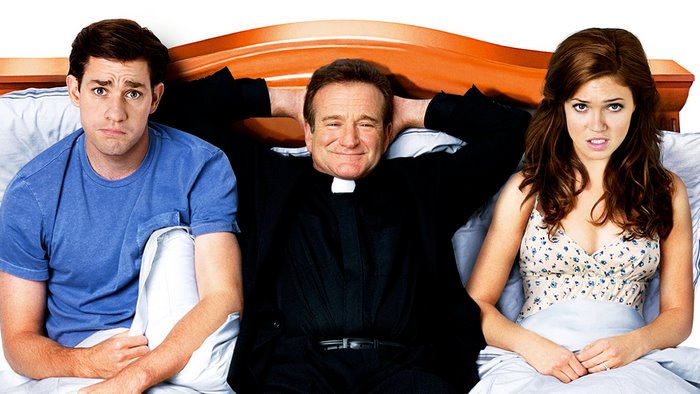 John Krasinski, Robin Williams, Mandy Moore in a bed