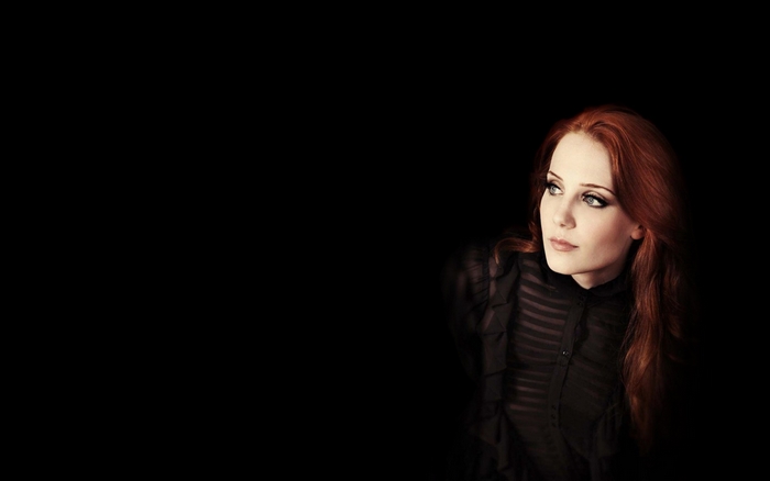 Simone Simons
