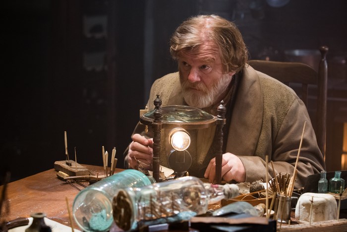 Brendan Gleeson examining a lamp