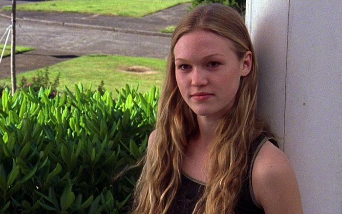 Julia Stiles leaning against a wall