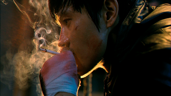 Lee Byung-hun smoking cigarette with bandaged hand