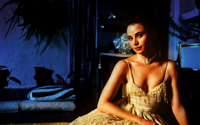 Mía Maestro in a yellow dress