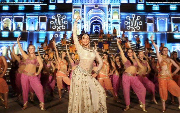 Sonakshi Sinha dancing with a group