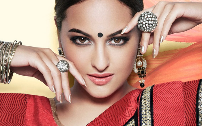 Sonakshi Sinha wearing traditional Indian jewelry