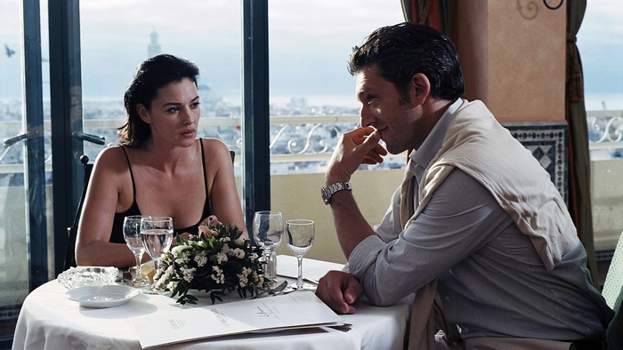 Vincent Cassel and Monica Bellucci at a table