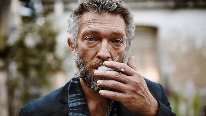 Vincent Cassel smoking