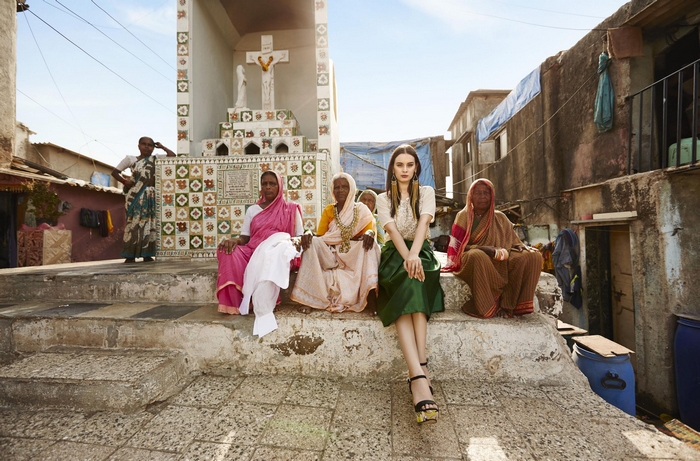 Evelyn Sharma with women in India