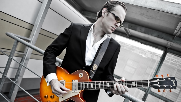 Joe Bonamassa playing a Gibson Les Paul guitar