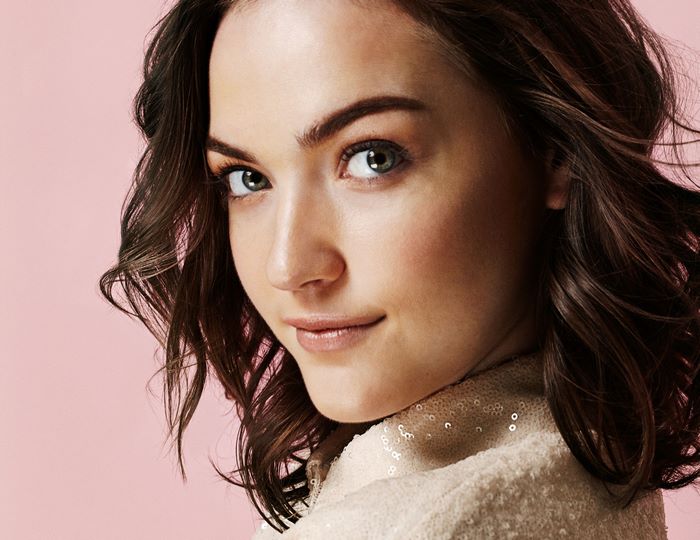 Violett Beane