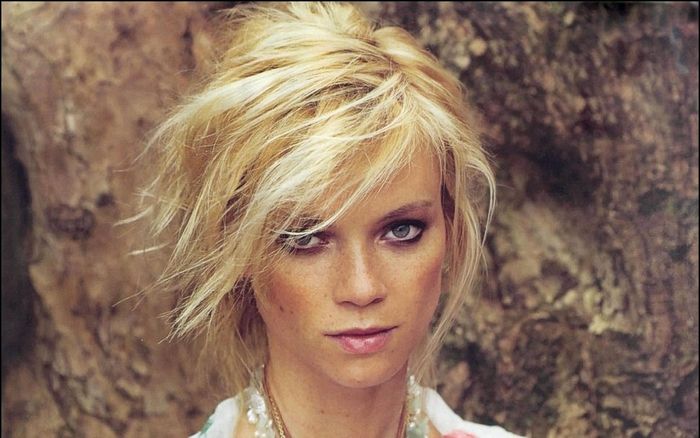 Amy Smart portrait