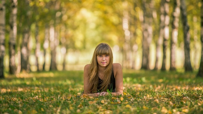 Young woman lying in grass in a park