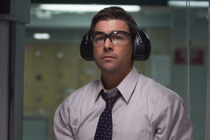 Kyle Chandler wearing safety gear